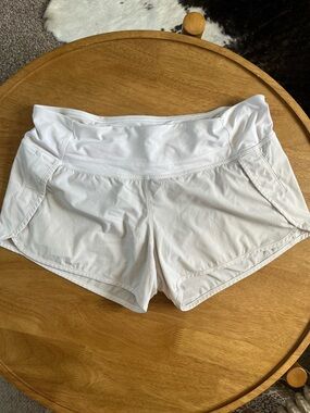Lululemon Women’s Size 8 White Athletic Running Shorts Zip Pocket Yoga Waist